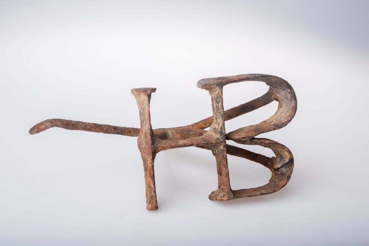 Branding iron used by Robert Holt Best on his property ‘Wagga Wagga’, 1840s