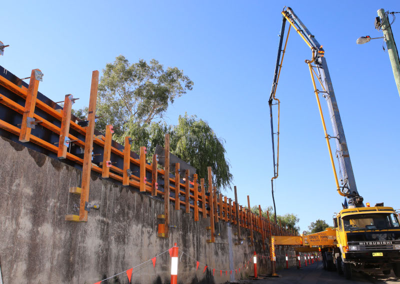 levee concrete wall pour